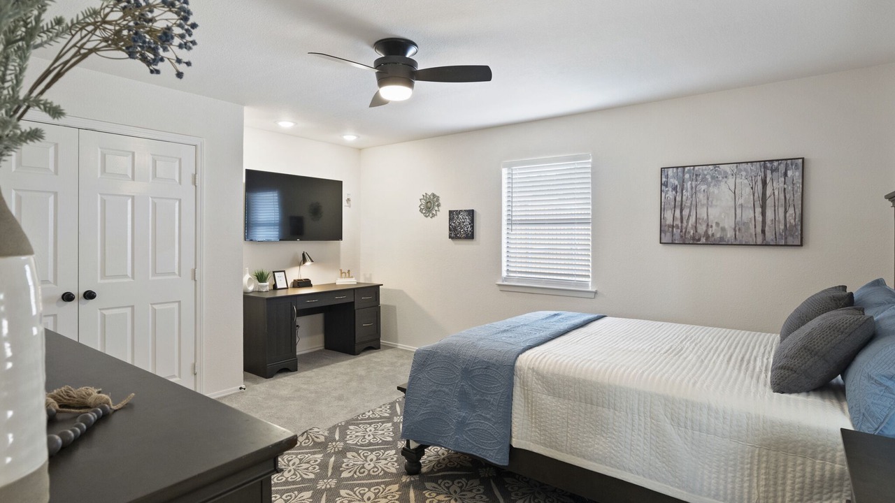 Photo of Bedroom in Aubrey