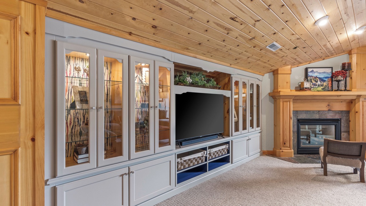 Photo of Livingroom in Midway