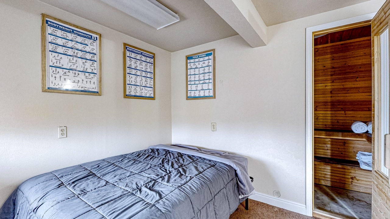 Photo of Bedroom in Aurora