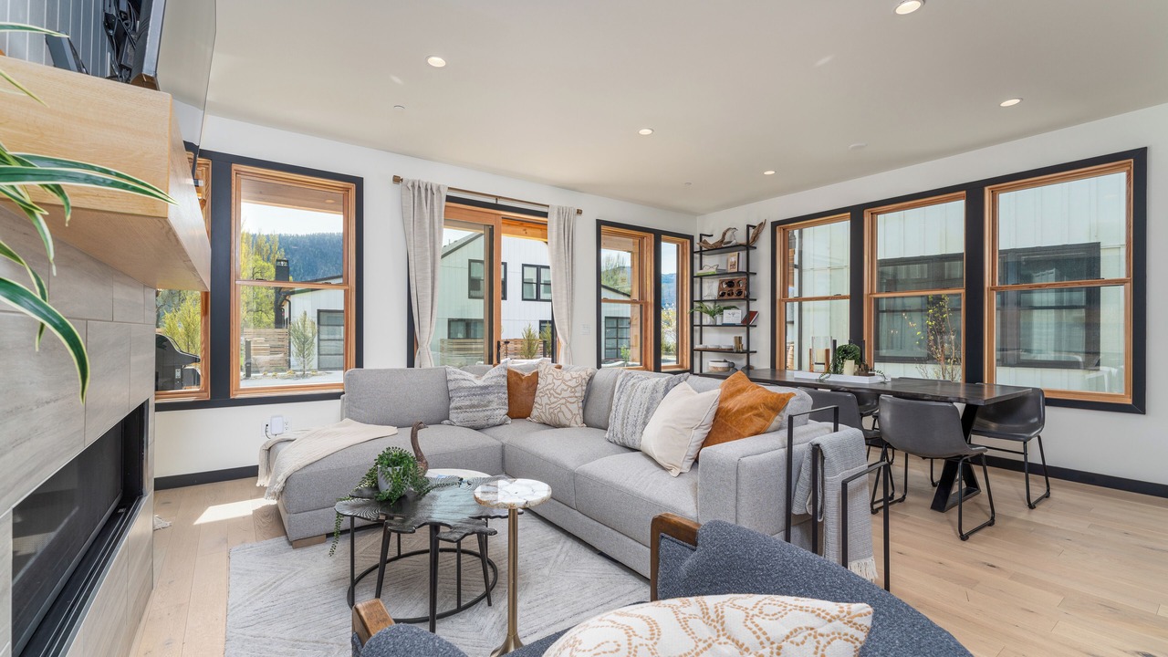 Photo of Livingroom in Wapato Point