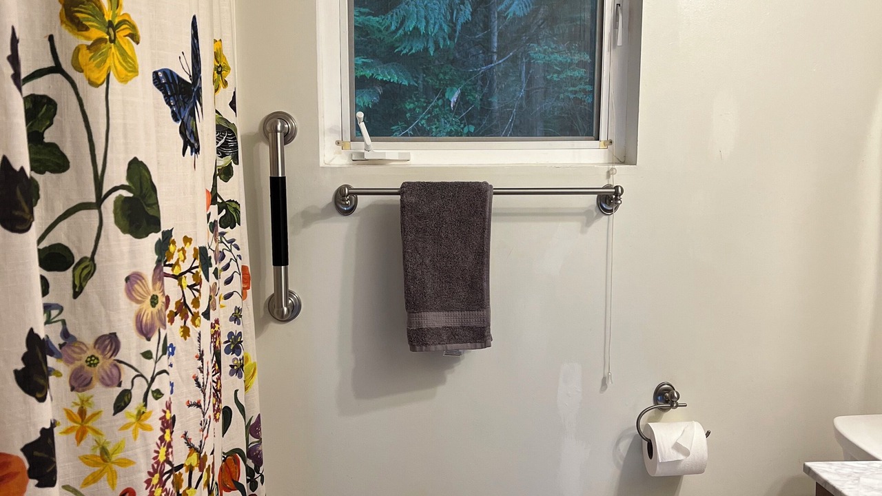 Photo of Bathroom in Rollingbay