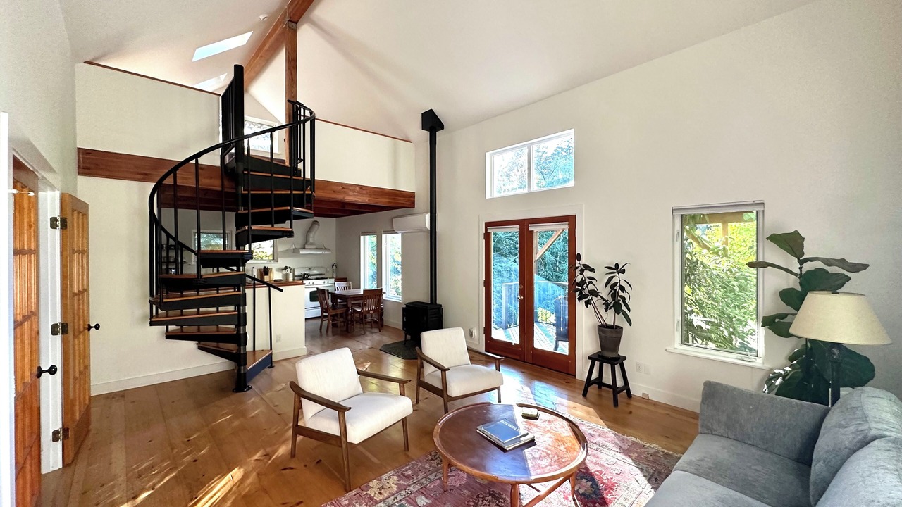 Photo of Livingroom in Rollingbay