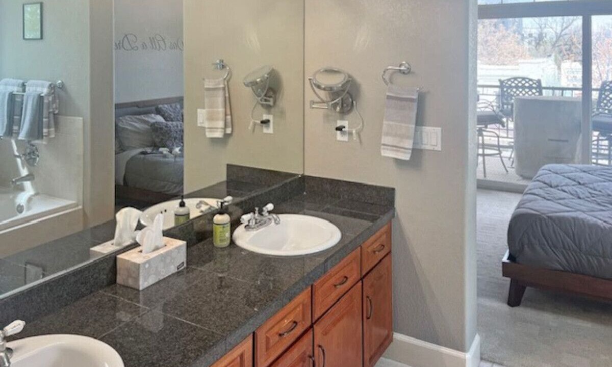 Photo of Bathroom in Uptown