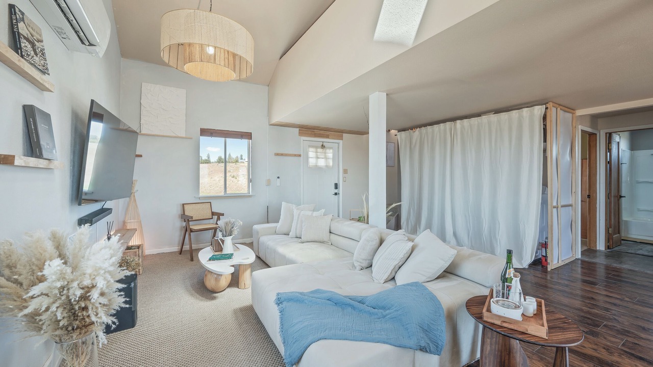 Photo of Livingroom in Brewster