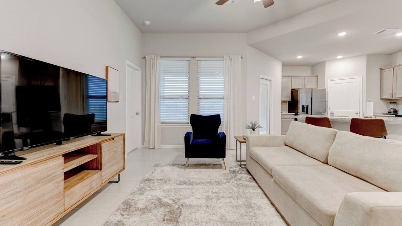Photo of Livingroom in Leon Junction