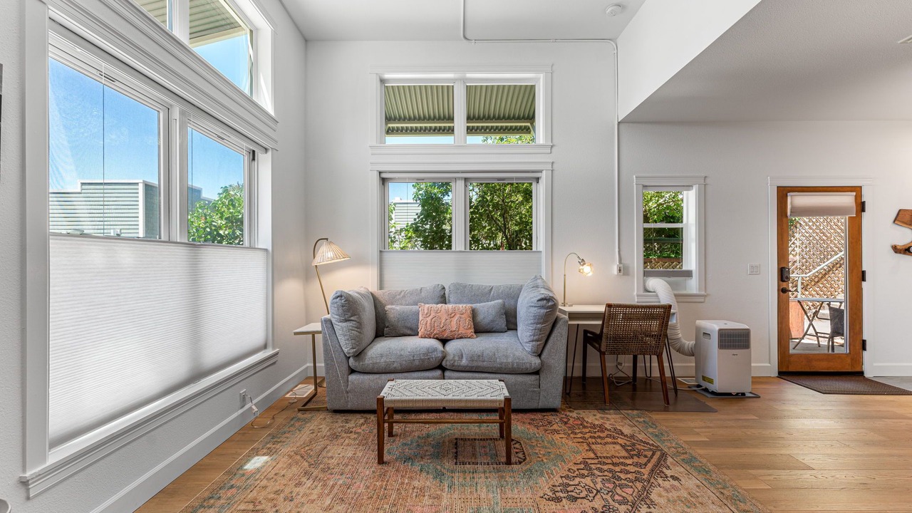 Photo of Livingroom in North Broadway - Holiday