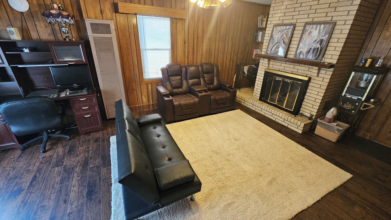 Photo of Livingroom in Greater South Side