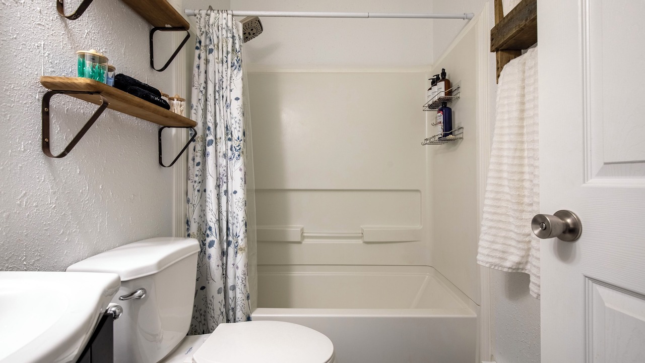 Photo of Bathroom in Glenrock