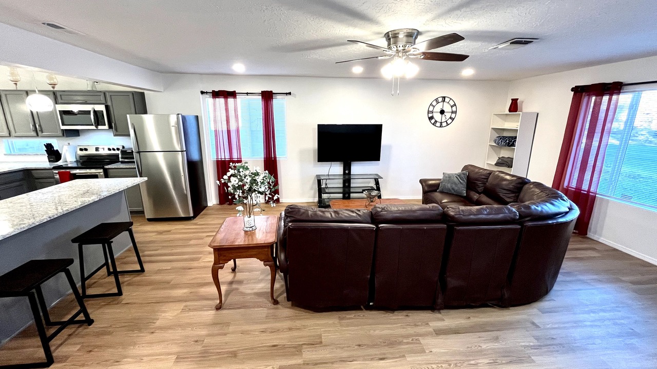 Photo of Livingroom in Paradise Hills Civic