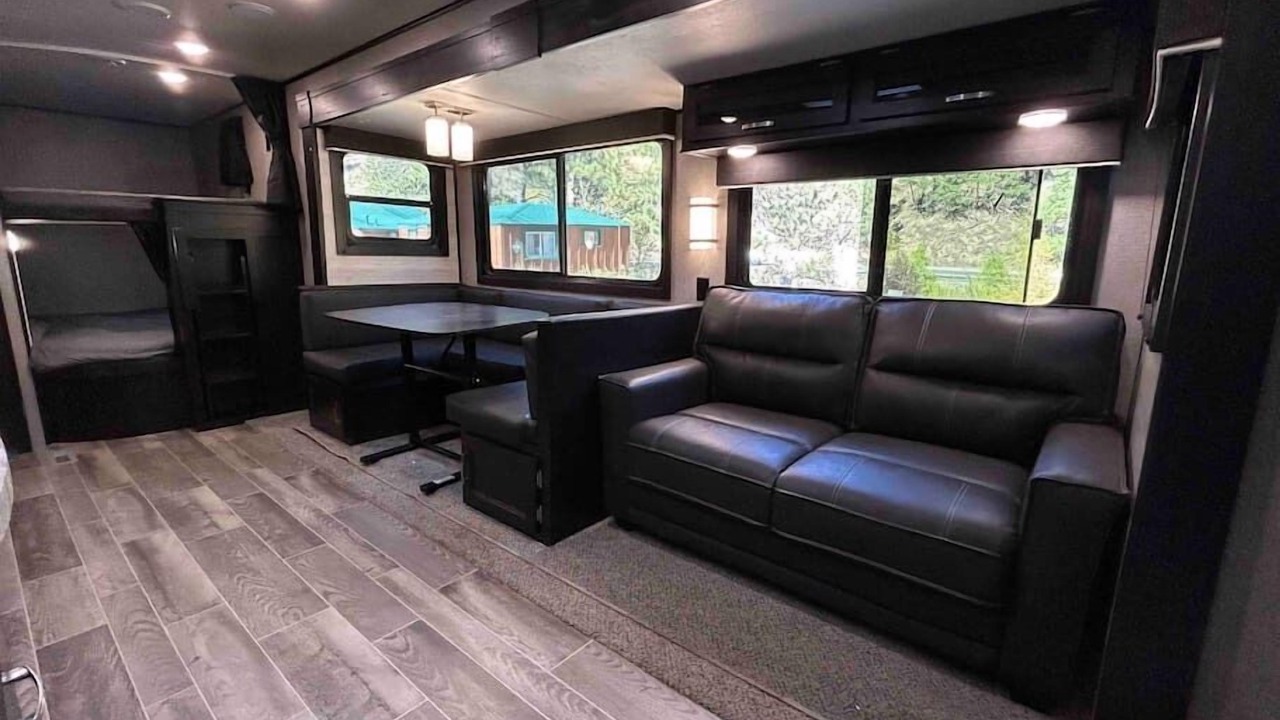 Photo of Livingroom in Coal Creek Canyon