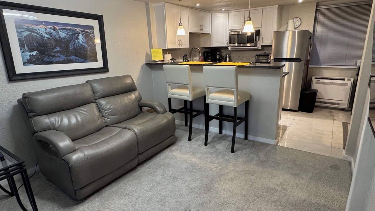 Photo of Livingroom in North Alameda