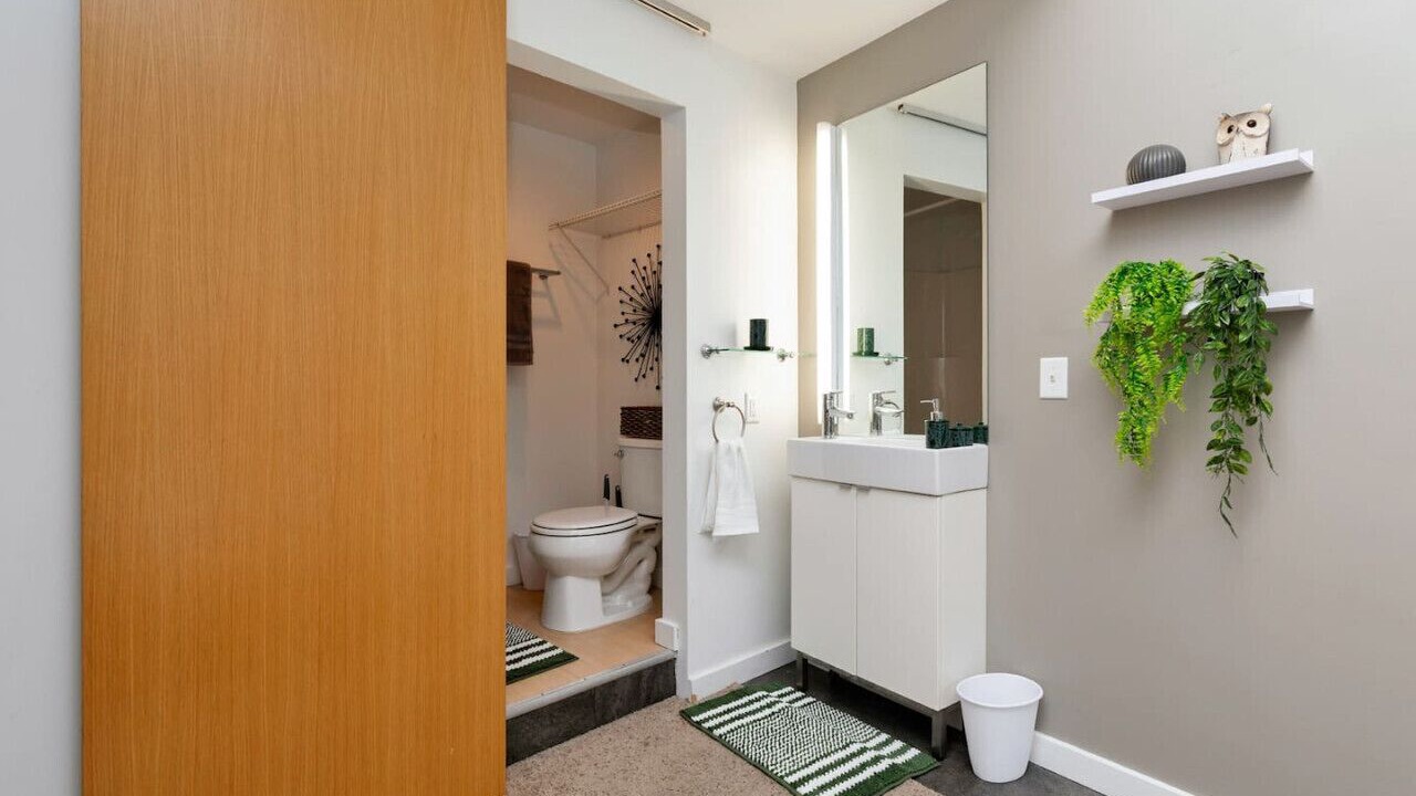 Photo of Bathroom in Downtown Des Moines