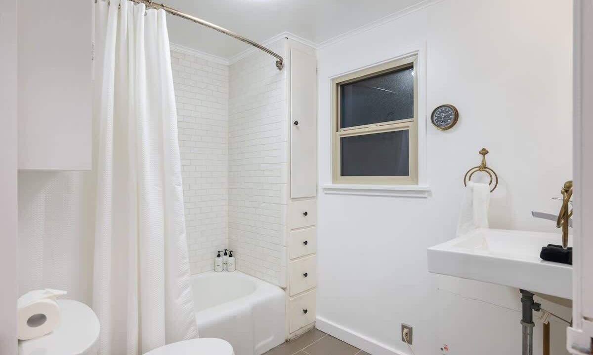 Photo of Bathroom in Fauntleroy
