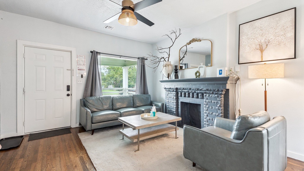 Photo of Livingroom in Miller