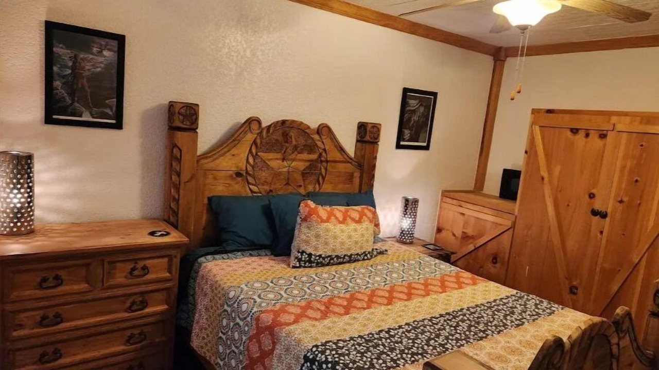 Photo of Bedroom in Sulphur