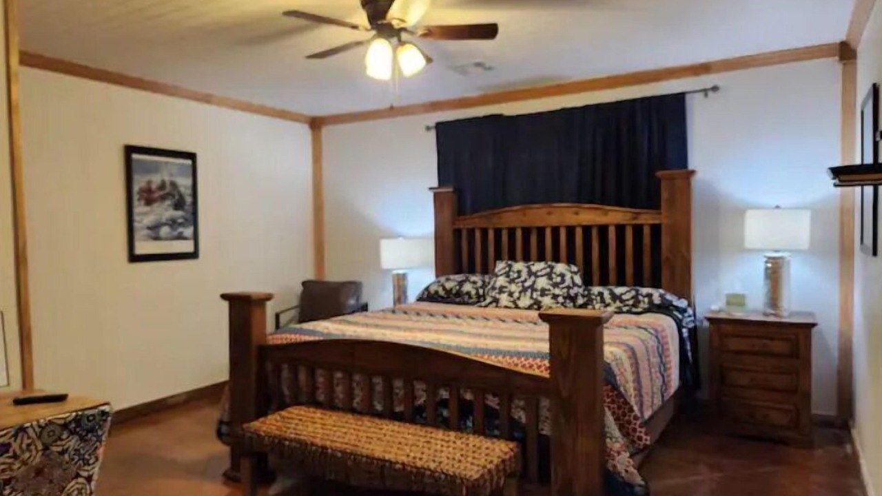 Photo of Bedroom in Sulphur