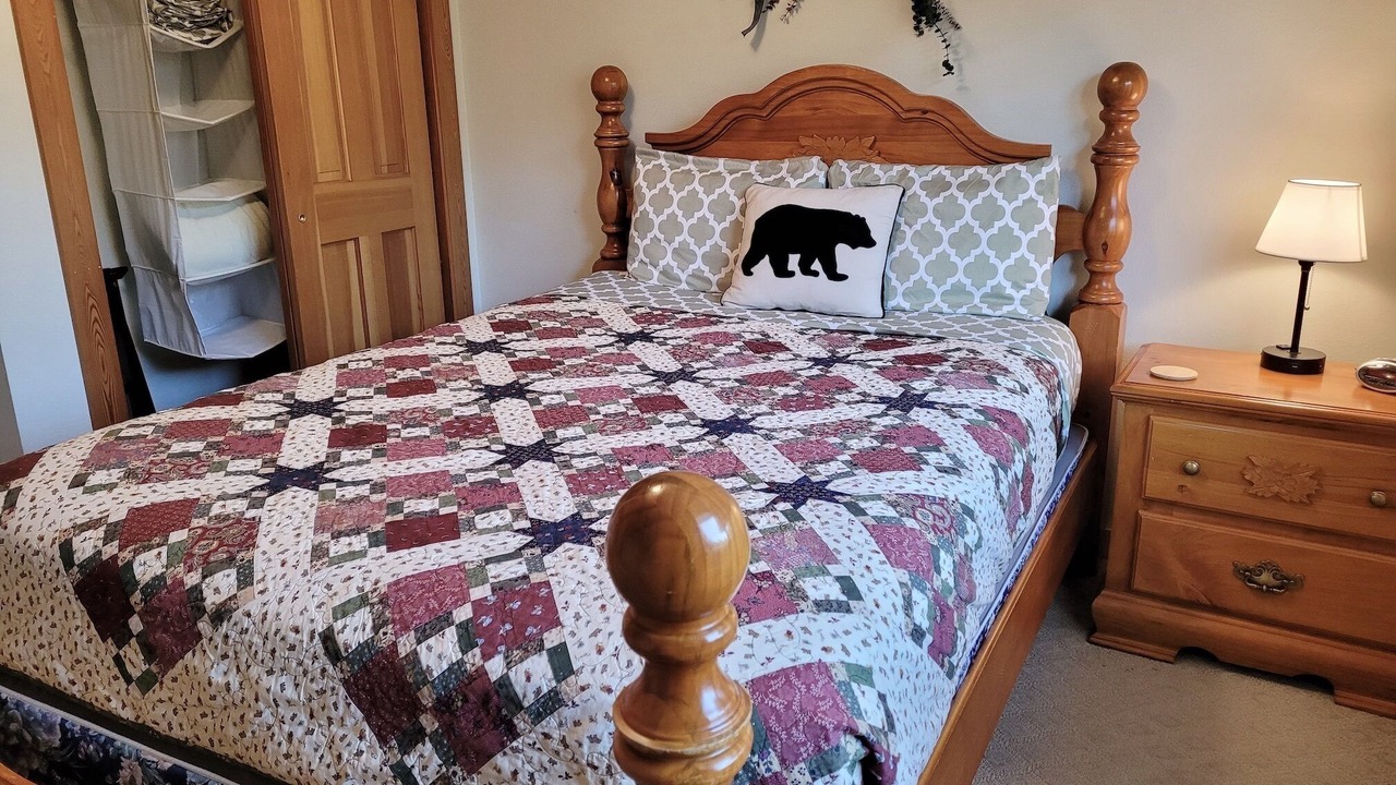 Photo of Bedroom in Mazama