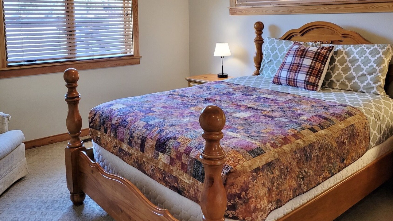 Photo of Bedroom in Mazama