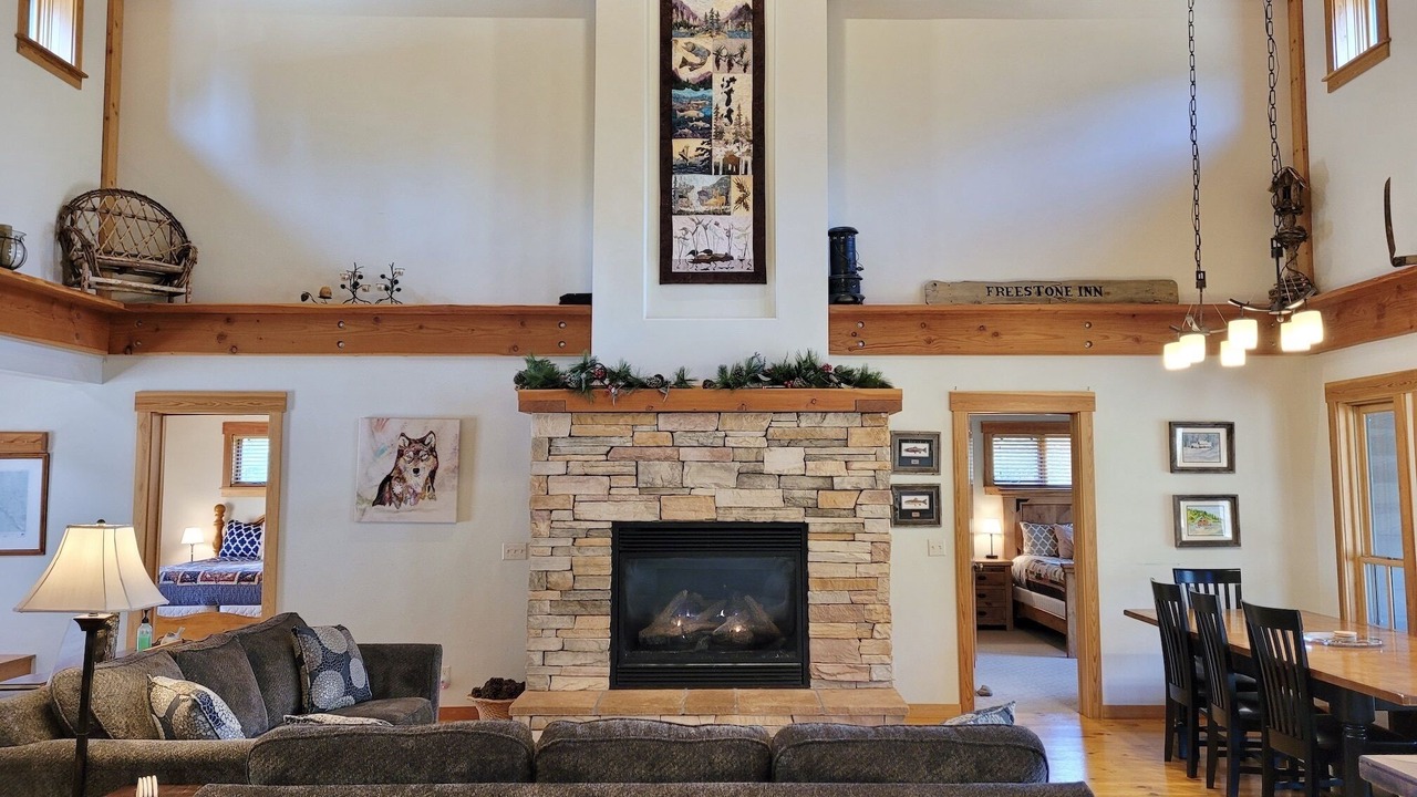 Photo of Livingroom in Mazama