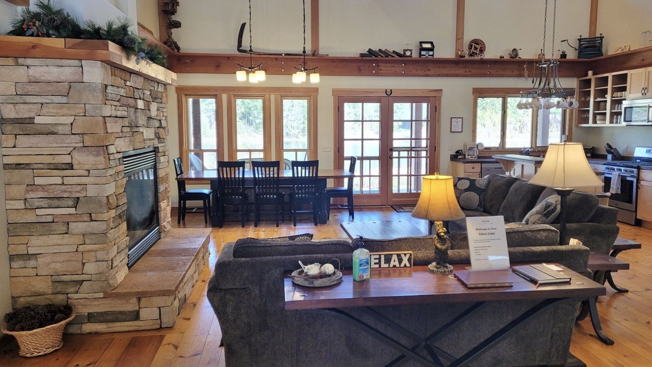 Photo of Livingroom in Mazama