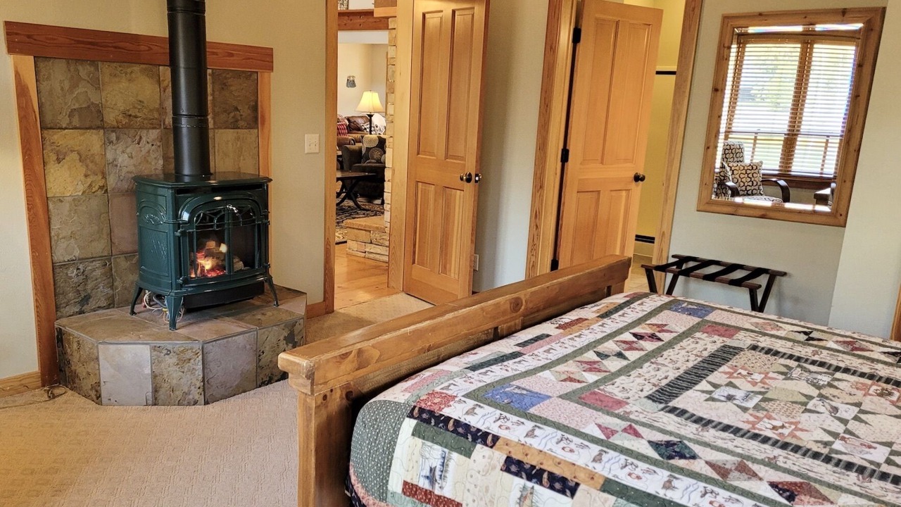 Photo of Bedroom in Mazama