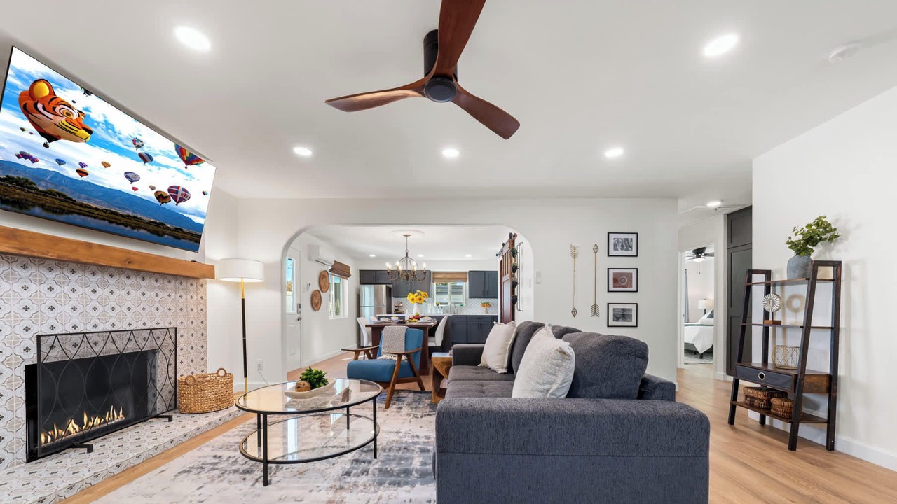 Photo of Livingroom in North Valley