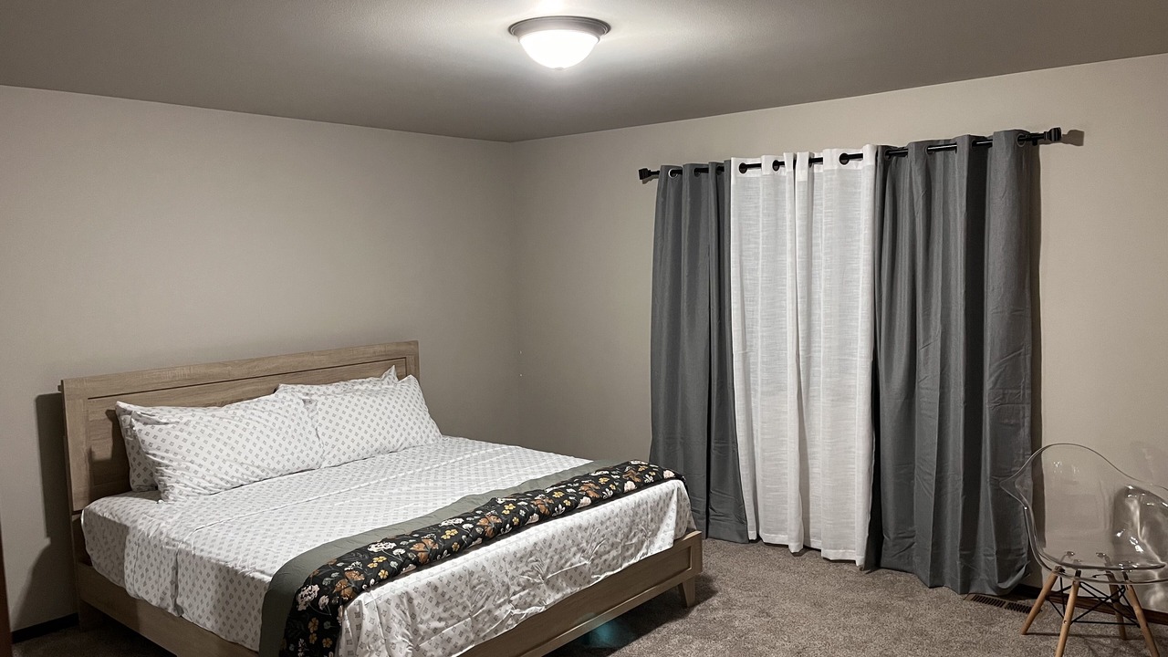 Photo of Bedroom in Monitor