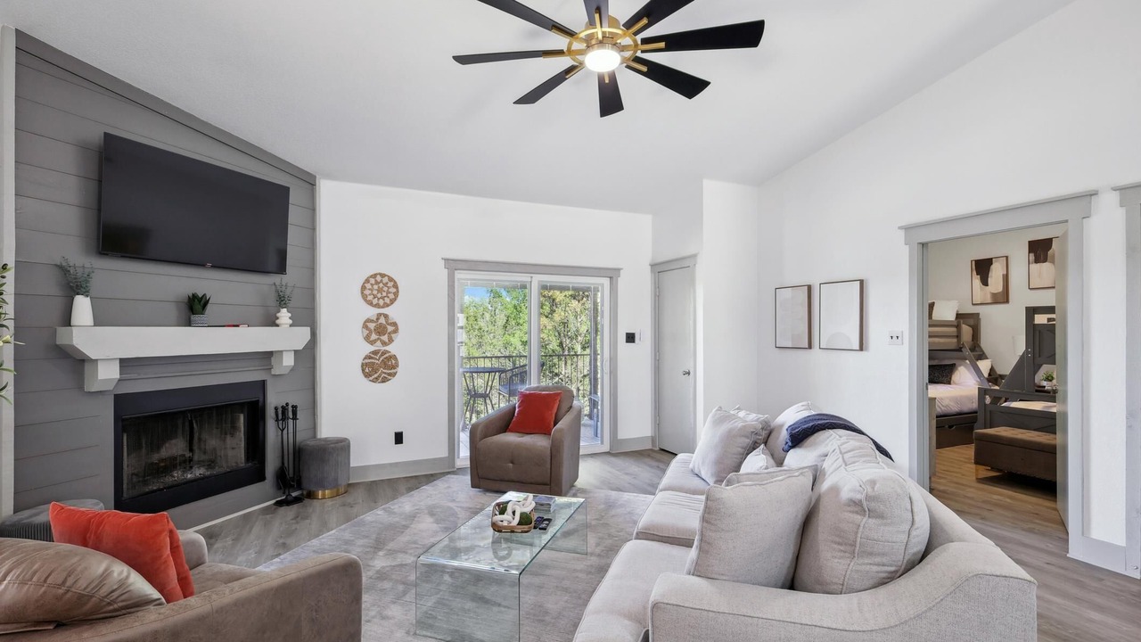 Photo of Livingroom in Graford