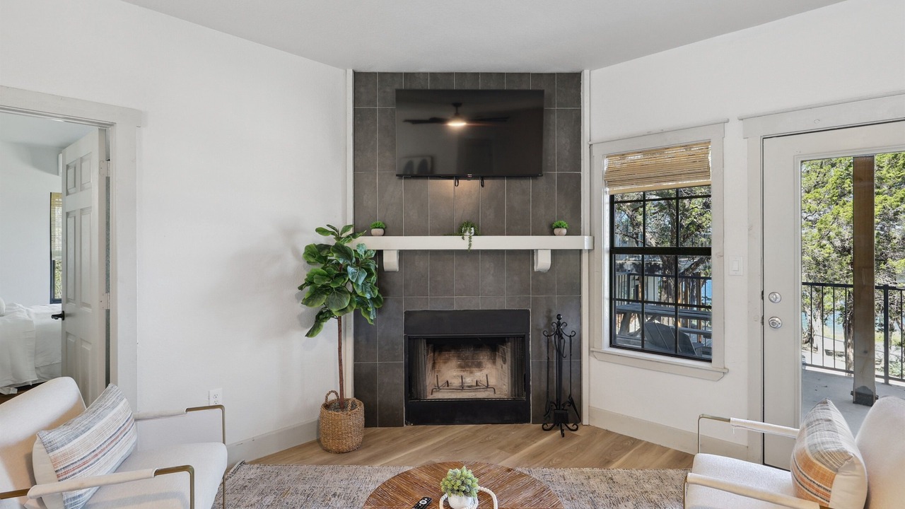 Photo of Livingroom in Graford