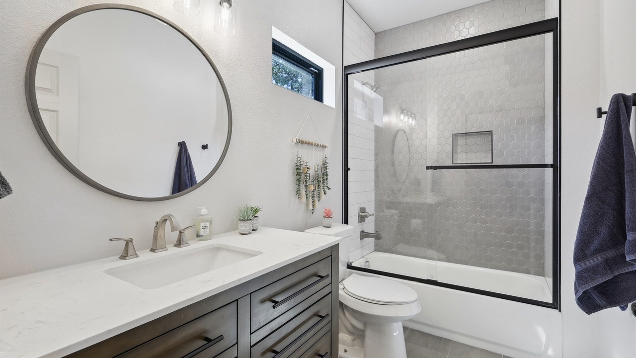 Photo of Bathroom in Graford