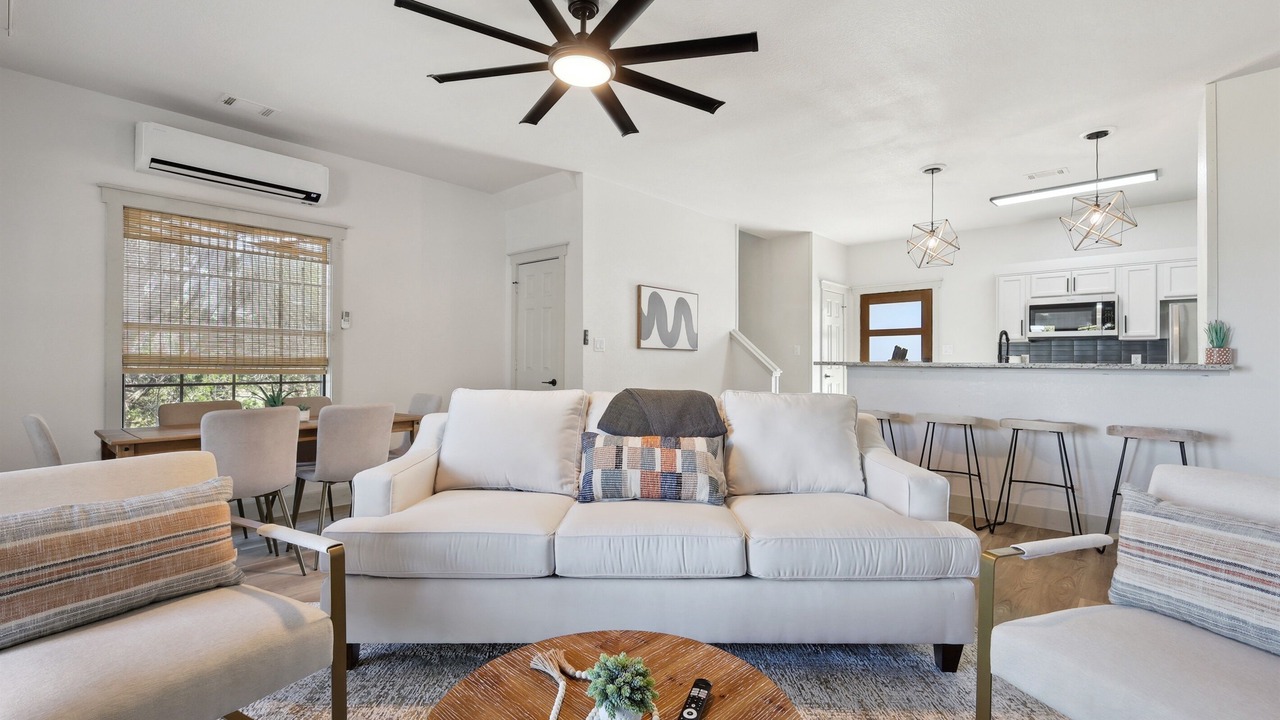 Photo of Livingroom in Graford