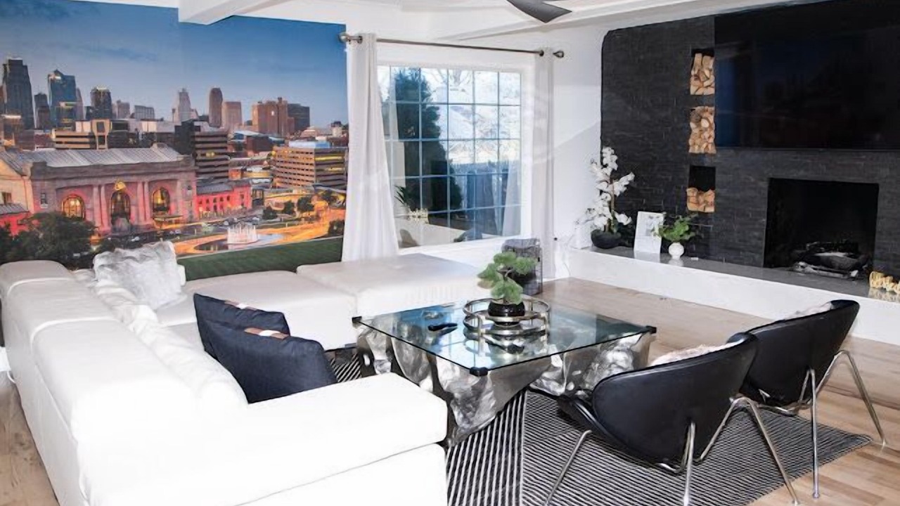 Photo of Livingroom in Lenexa