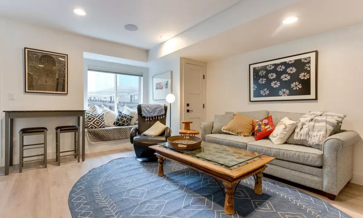 Photo of Livingroom in Jefferson Park