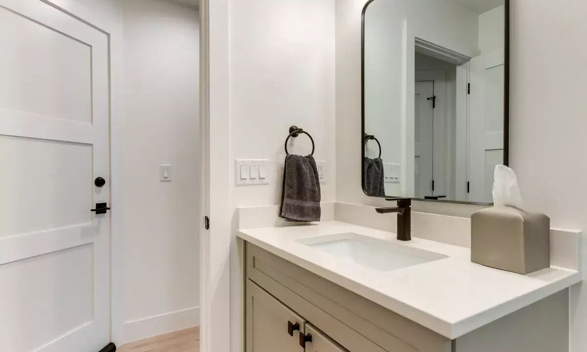 Photo of Bathroom in Jefferson Park