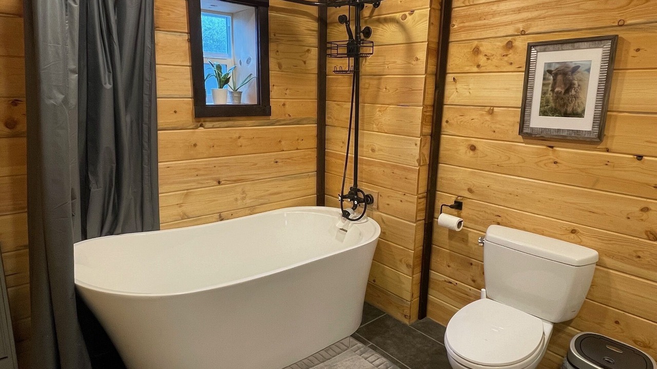 Photo of Bathroom in Pateros