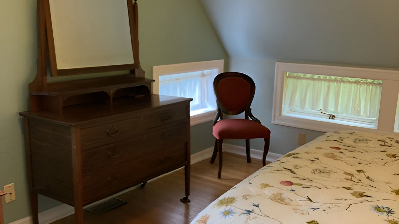 Photo of Bedroom in Rollingbay