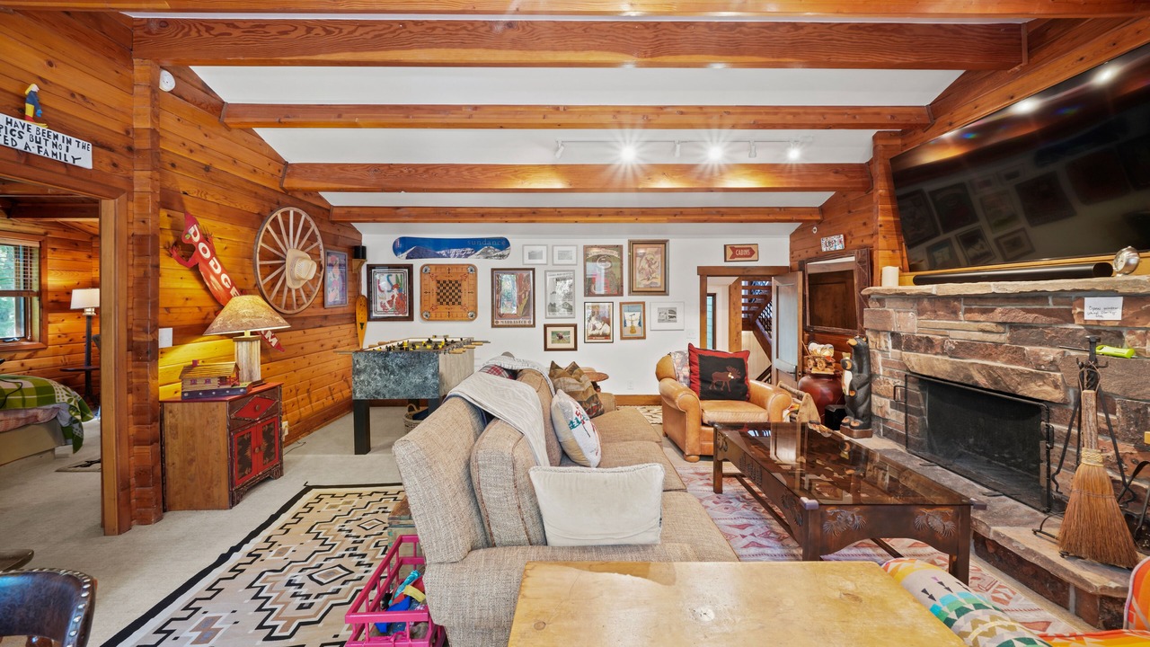 Photo of Livingroom in Sundance