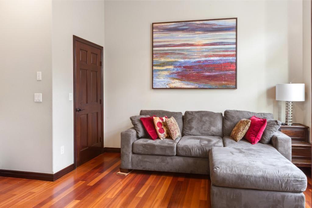 Photo of Livingroom in Rollingbay