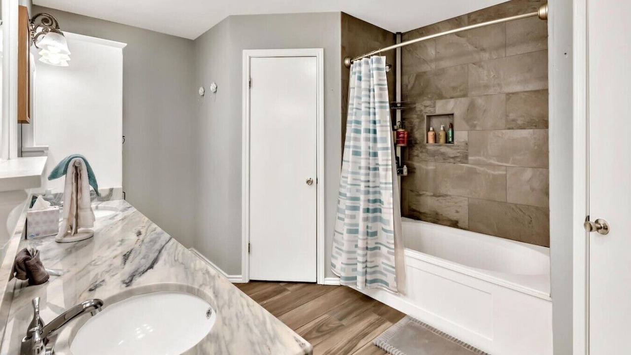 Photo of Bathroom in Hewitt