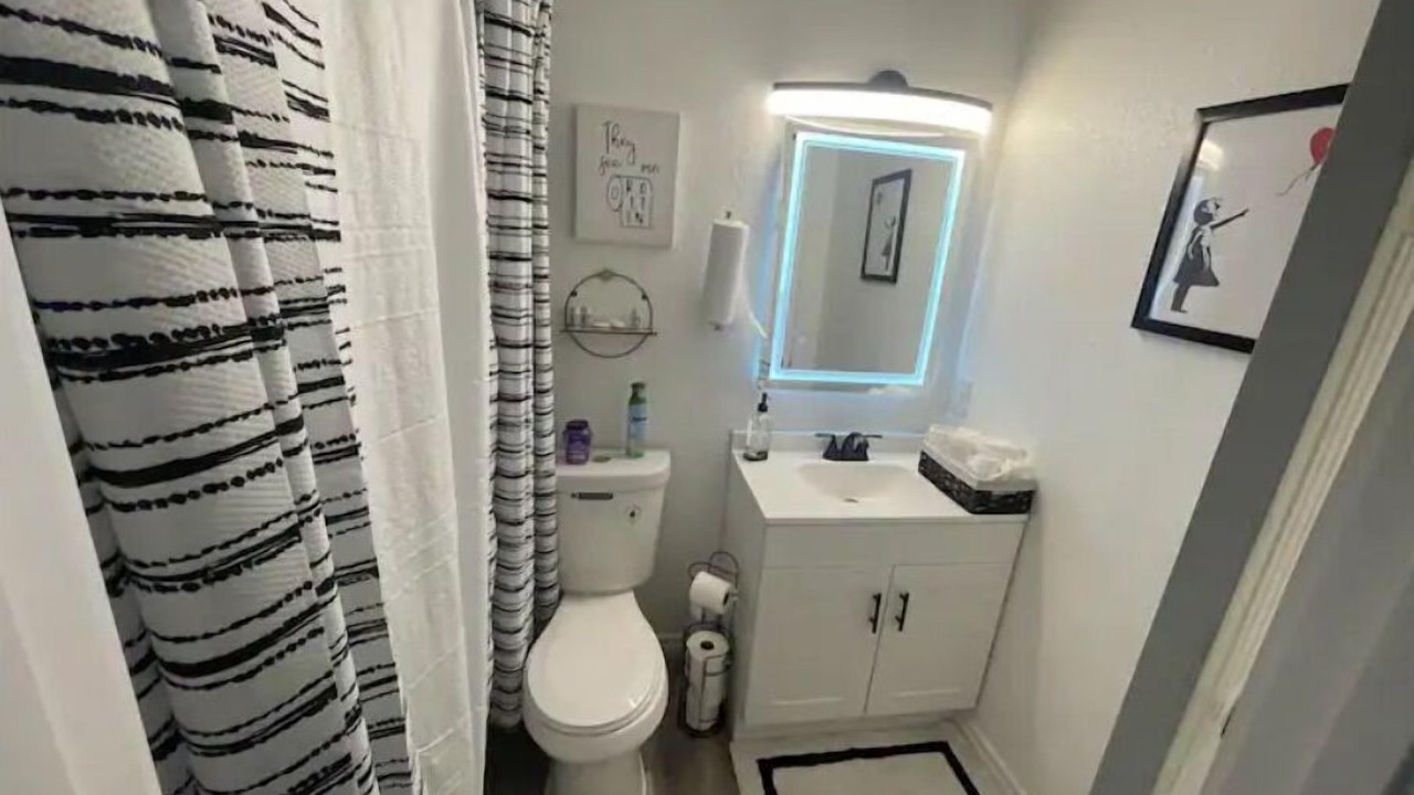 Photo of Bathroom in Central Arlington