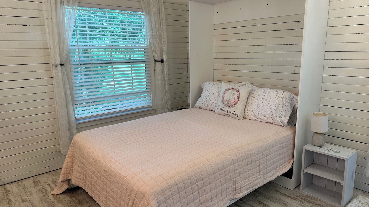 Photo of Bedroom in Rollingbay