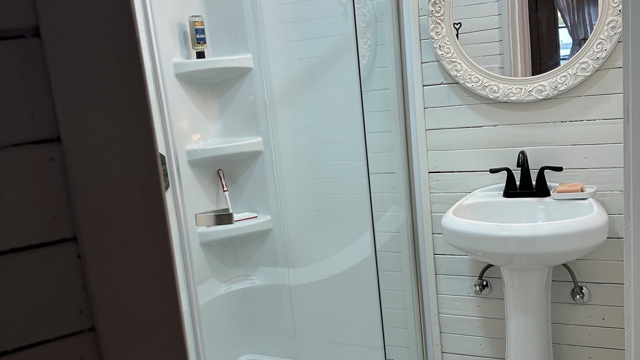 Photo of Bathroom in Rollingbay