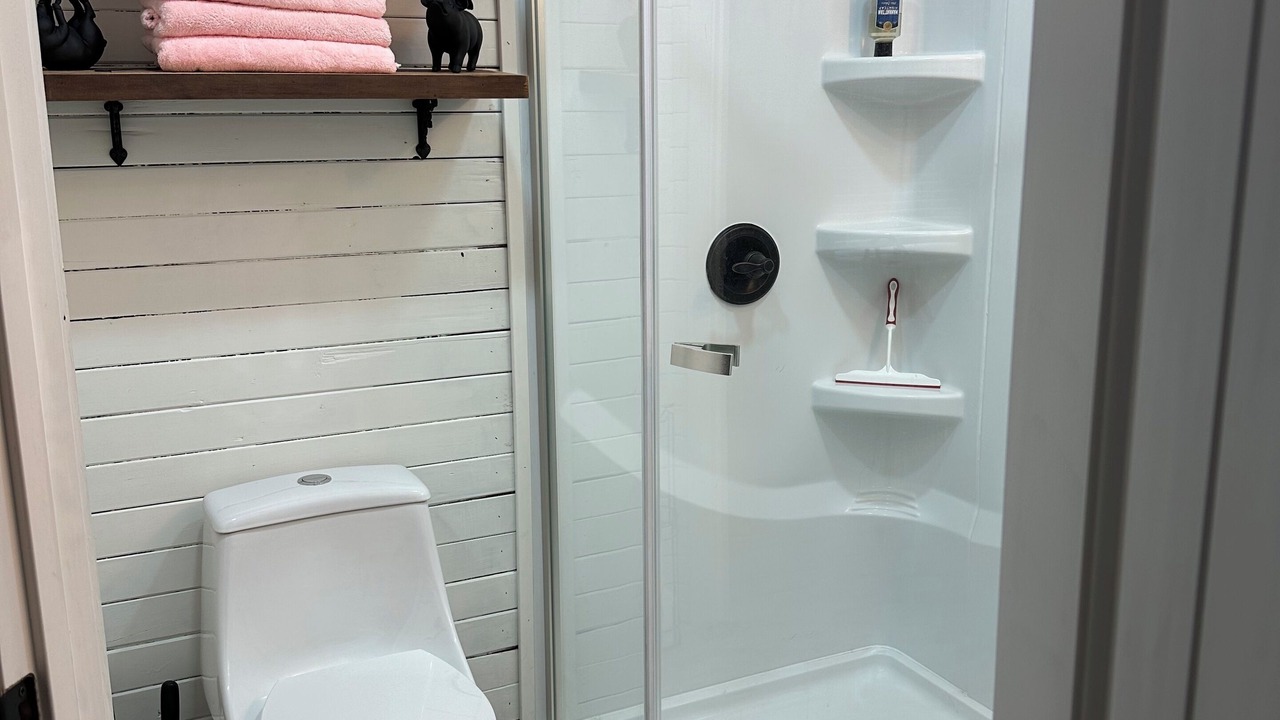 Photo of Bathroom in Rollingbay