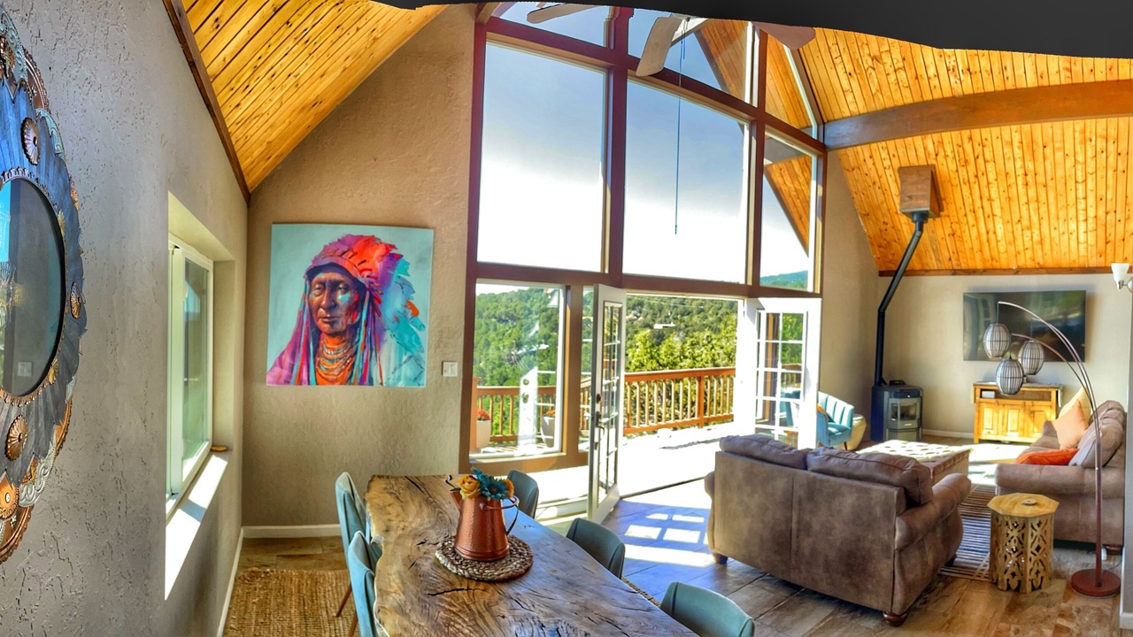 Photo of Livingroom in Cedar Crest