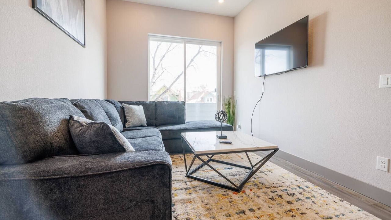 Photo of Livingroom in Jefferson Park
