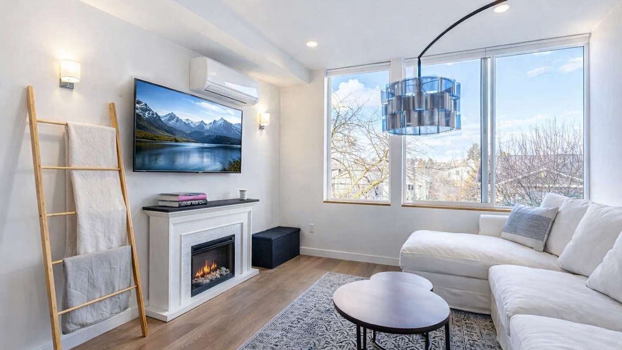 Photo of Livingroom in Columbia City