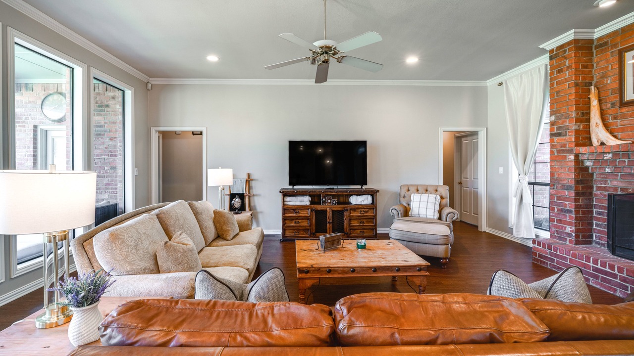 Photo of Livingroom in Aubrey