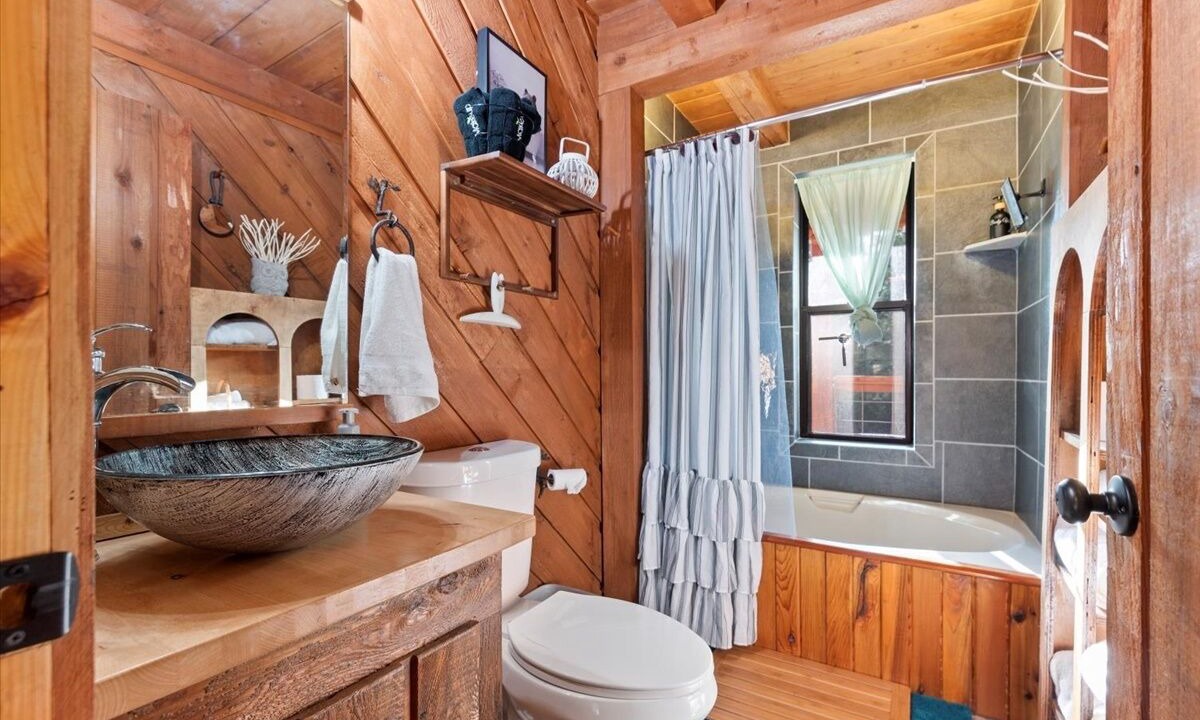 Photo of Bathroom in Garden Valley