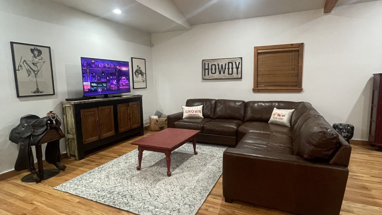 Photo of Livingroom in Glen Rose