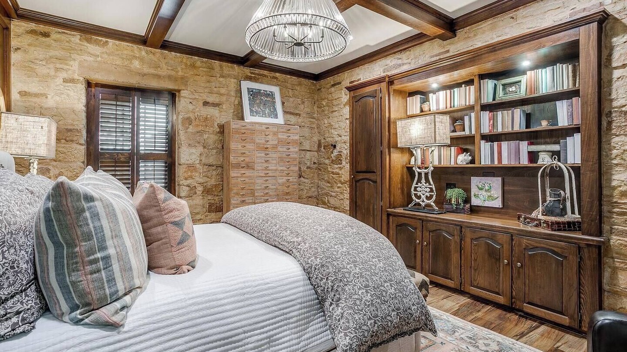 Photo of Bedroom in Granbury